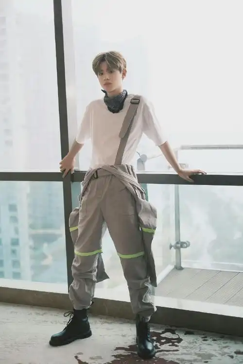 黄明昊密逃4小镇怪谈上最新剧照