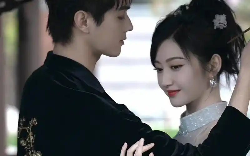 许凯和景甜新拍的园林风婚纱照模板看起来真的好配!