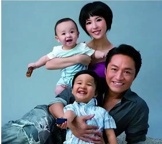 62岁马景涛,现身婚礼做嘉宾;40岁前妻吴佳妮,狂晒两儿帅气照