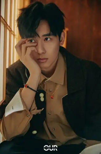 胡先煦时髦帅气冬日写真图片