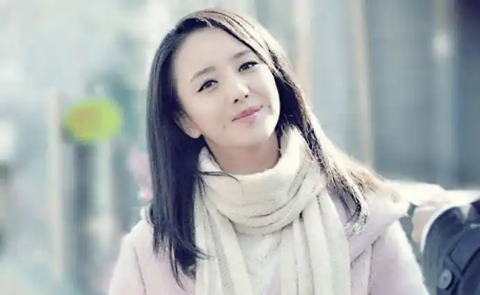 佟丽娅穿睡裤拍戏太霸气,掀开被子那刻,网友表示不敢相信_运动_普拉提