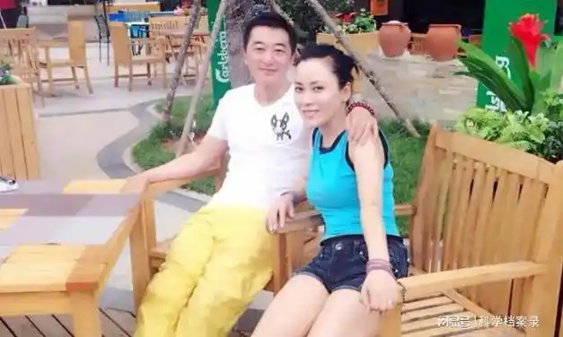 《繁花》邵峰:为娶影后退圈三年,成了宠妻狂魔,他53岁颜值大跌|刘欣