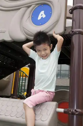 攀登,竖图,彩色,室外,白天,侧面,快乐,幸福,纯洁,北京,中国,图片,小孩