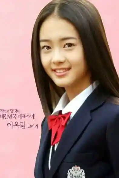 高雅拉,不算整形失败,应该属于审美不过关,非黑非粉,只是很喜欢她小