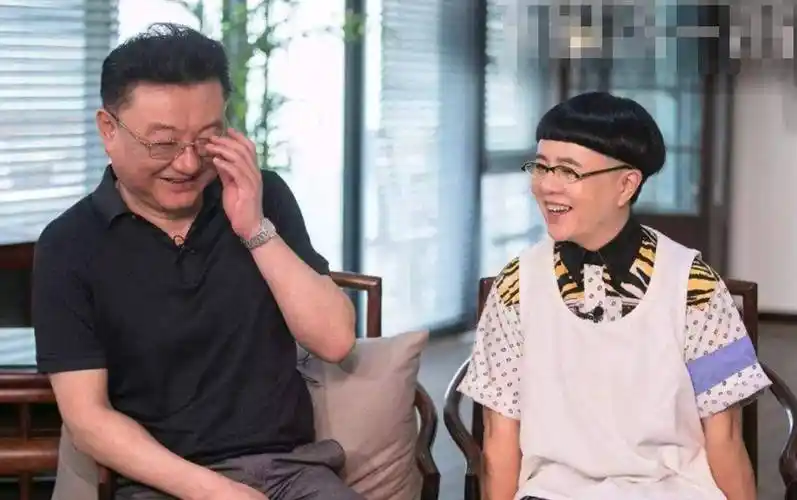 金龟子女儿晒全家福官宣生产,幸福落泪,公开宝宝正脸五