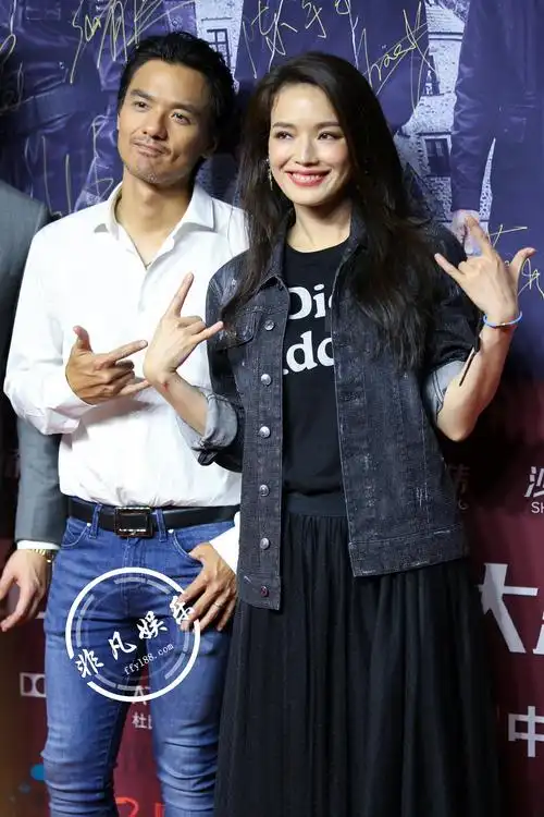 撒狗粮!冯德伦舒淇罕见同台 眼神传情十分有爱