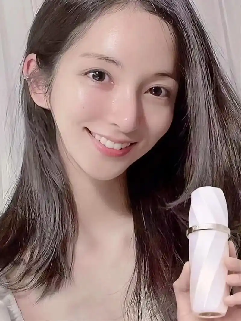 感恩所有的相遇    新年出门都会被夸的好皮肤!灯泡肌好白 - 抖音