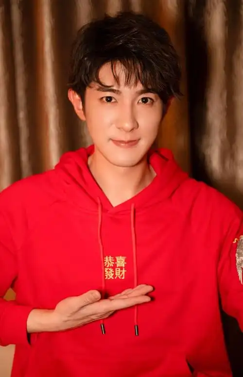 季肖冰图片季肖冰帅气写真图片