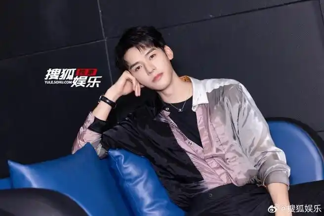 龚俊喊话笑料粉去看剧##龚俊大学晒肌肉照被同学叫大哥