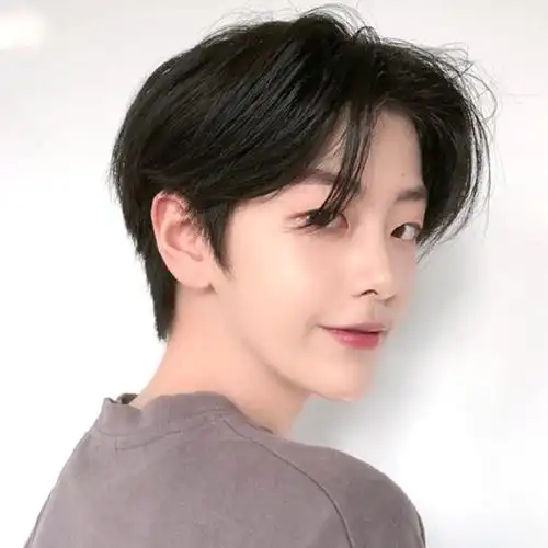 男生发型韩式中分长发