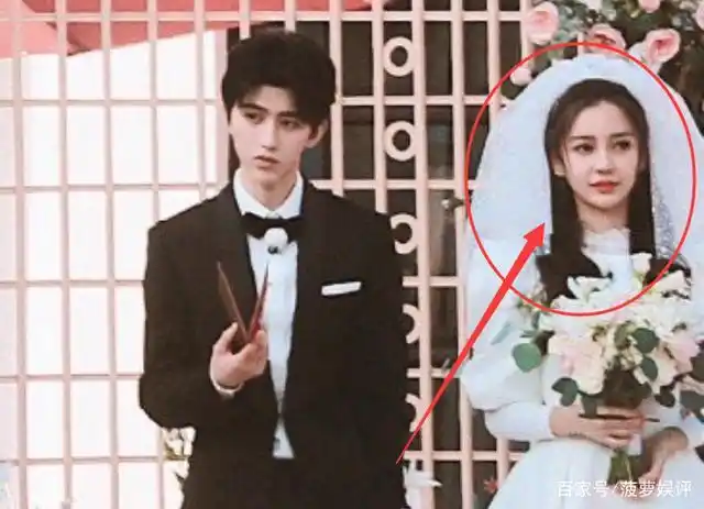 婚礼后杨颖再次穿婚纱,虽然只露出了腰,却让蔡徐坤都看呆了