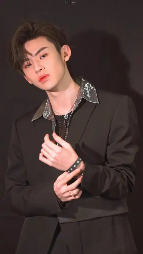 今日份壁纸小鬼王琳凯1216