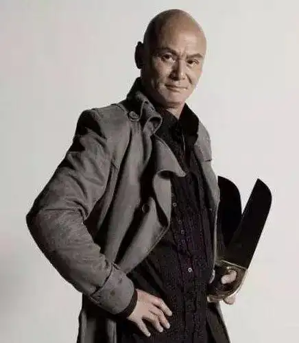 刘家辉:黄飞鸿的曾徒孙,昆汀的"师父",亚洲最帅的光头