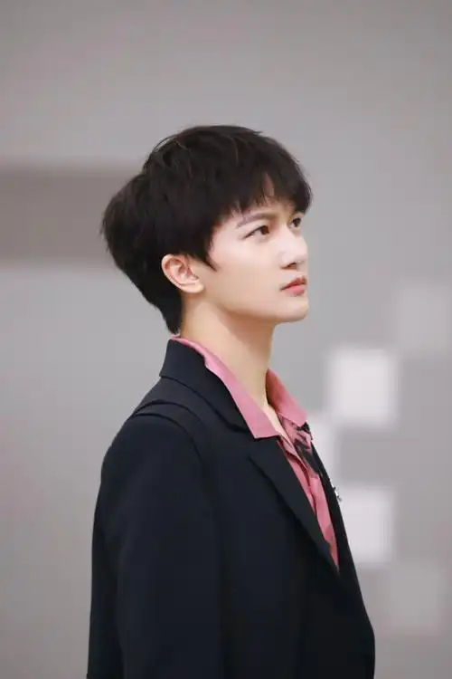 周深才华帅气可爱温暖集一身的美男子