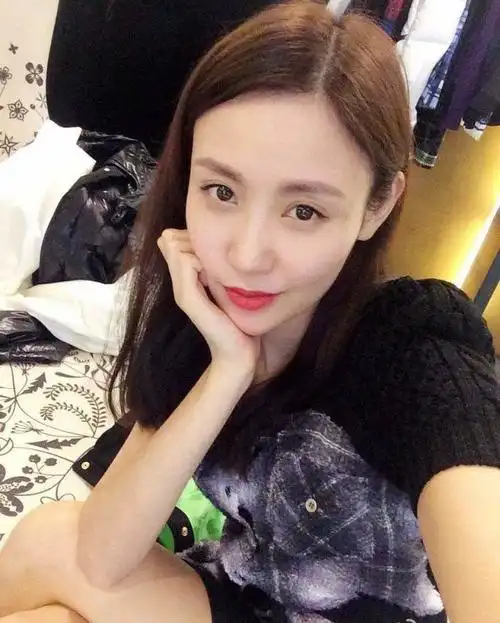 22岁嫁大21岁丈夫,7年败光10亿家产,亲手卖掉亲生女儿?_石洋子