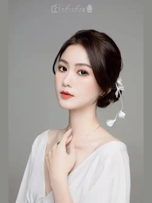 温柔盘发新娘造型你的婚礼绝对需要这样的