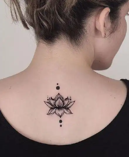 莲花图腾适合女生做在后背的莲花纹身图片