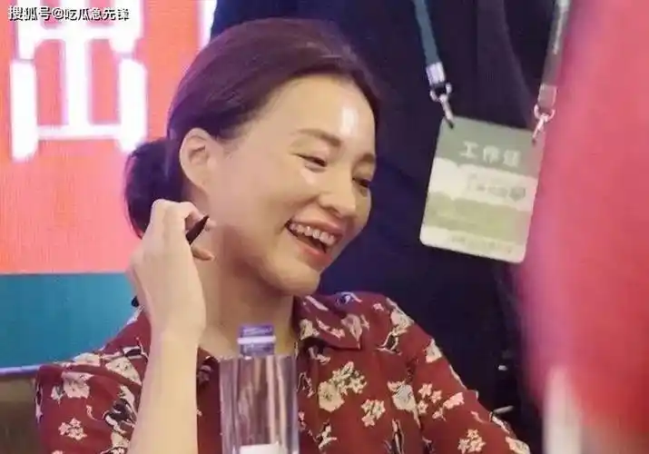 49岁董卿素颜老到认不出!