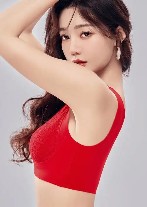 杨紫羽绒服 老爹裤暖和又好看!她是换造型了吗?