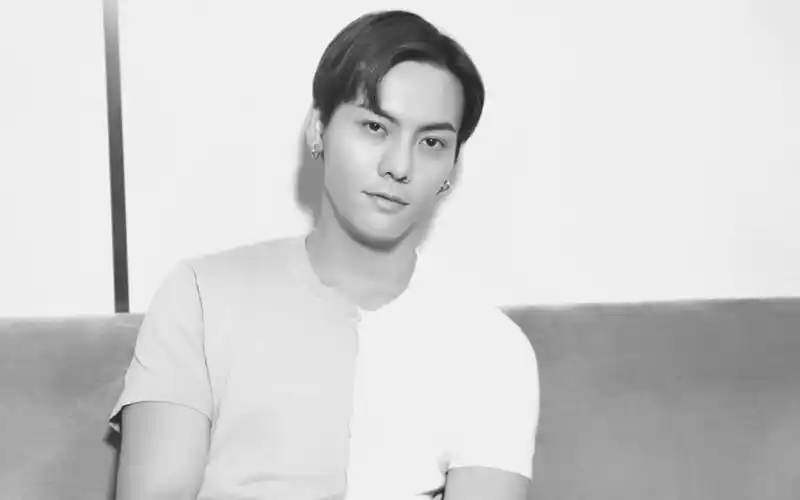 陈伟霆时尚黑白写真图片桌面壁纸