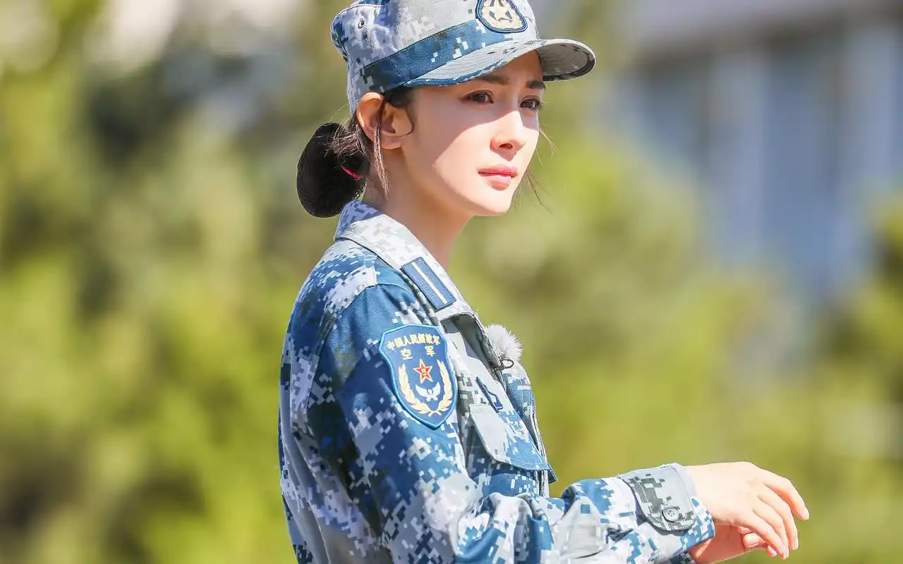 杨幂《真正男子汉》高清图片合集桌面壁纸