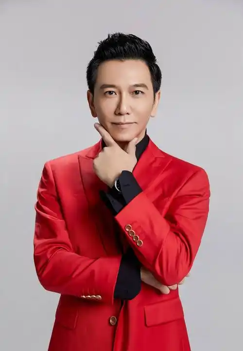 港剧反派专业户温兆伦定居大陆做好男人专心研究直播带货和音乐