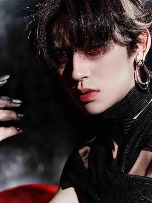 小鬼王琳凯发布25岁暗黑感生日写真 以梦为马继续音乐征程