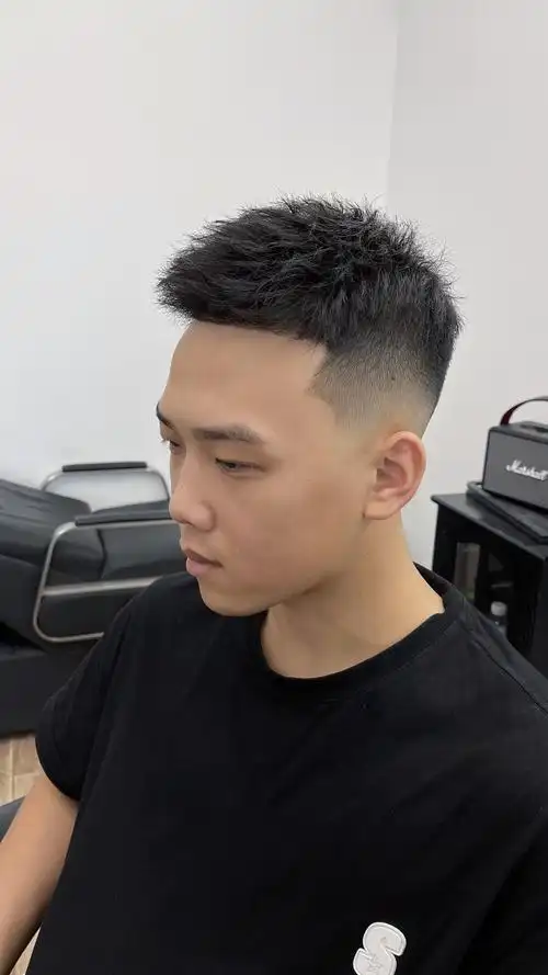 西安发型师刘特特 的想法: 男生自然卷适合烫的发型丨钢夹烫 自然卷