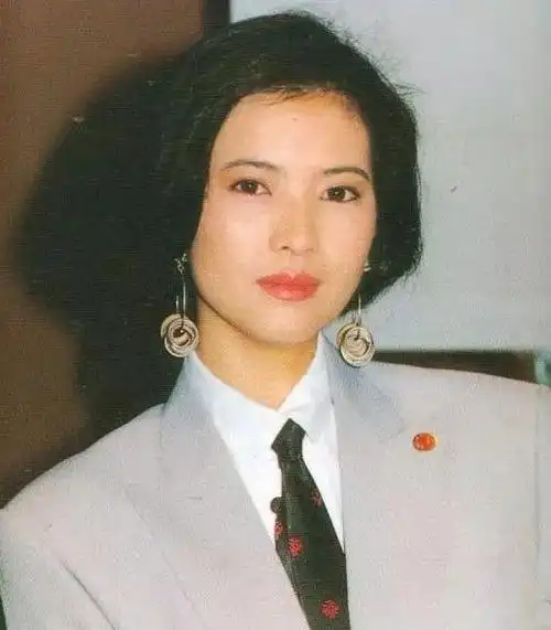 可这些,也成了蓝洁瑛的痛.她当时有多火呢?