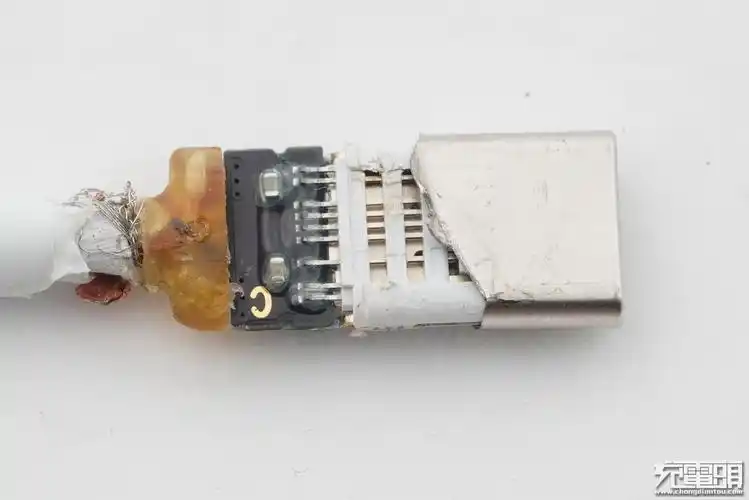 苹果新款usbctolightning数据充电线拆解