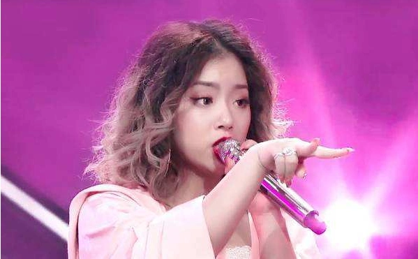 创造101选手王菊外形欠佳却意外爆红 粉丝组团为其拉票