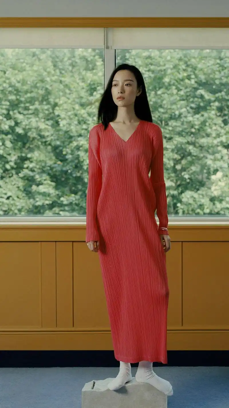 演员倪妮气质优雅期待她的电视剧流金岁月上线先来看美照