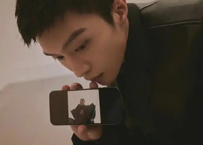 范丞丞allblack穿搭气场#范丞丞超话今日品牌活动,干净利落的寸头,酷