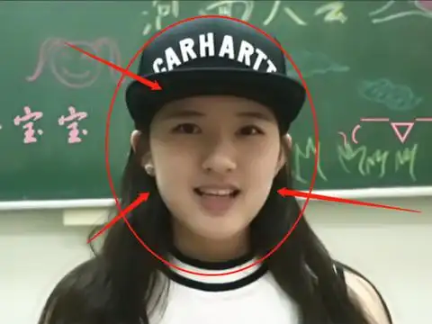 赵露思大学时期素颜照流出当镜头拉近后才知道啥是纯天然