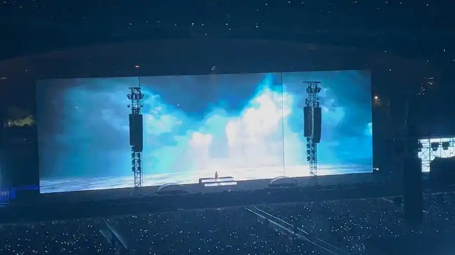 邓紫棋演唱会这个大屏幕应该是国内最大吧?