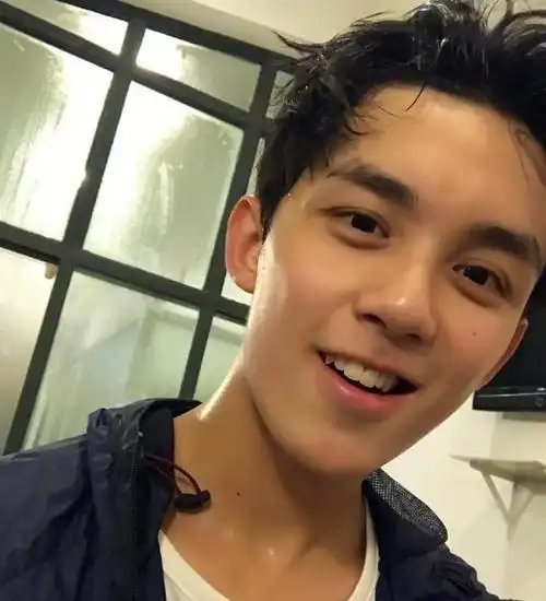 当男神们卸妆后,吴磊没变化,他像大叔,一代男神竟然成了宋小宝