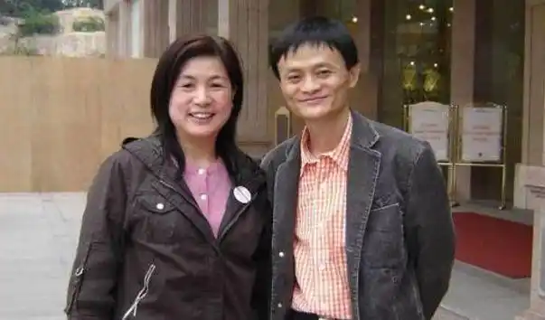 看看马云的儿子马元坤再看看女儿马雪网友基因真强大