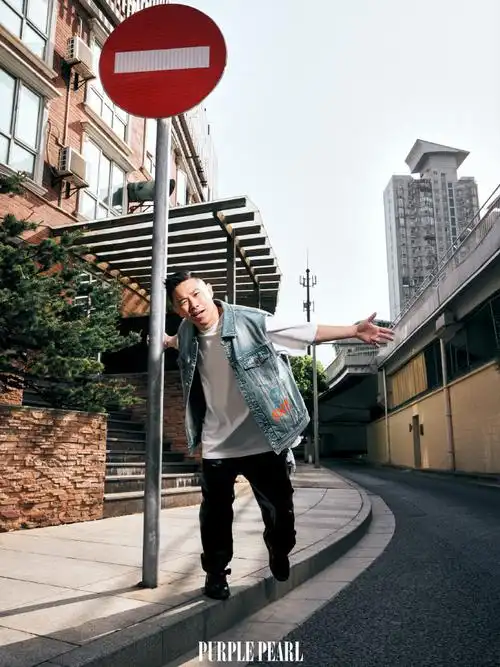 欧阳靖酷行城市态度大片