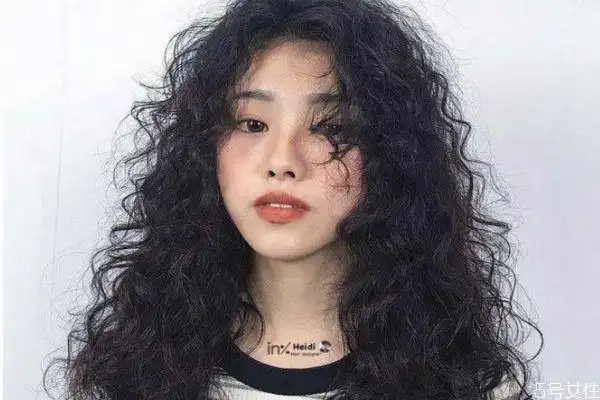泡面卷发适合什么脸型 头发多适合泡面卷发吗