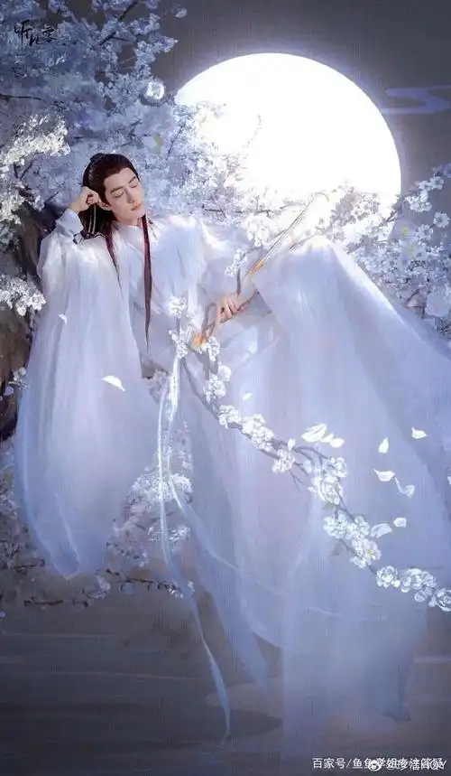 他就是演员肖战,在仙侠玄幻巨制《玉骨遥》中倾情塑造的全新古装男神