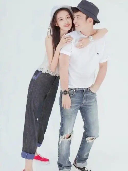 董子健孙怡甜蜜对视撒狗粮直接挂老婆身上最萌身高差太有爱