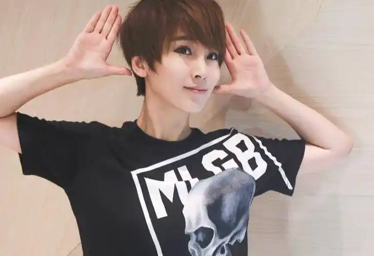 吴京的老婆谢楠曾经的主持人事业红红火火一直幸福美满