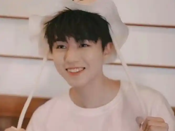 【王俊凯】做梦素材|摸完喉结摸腹肌,撩完就跑真刺激