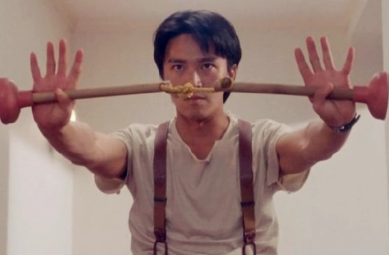 周星驰,周星驰模仿李小龙应该是最多的,但是给人感觉很搞笑,你们觉得