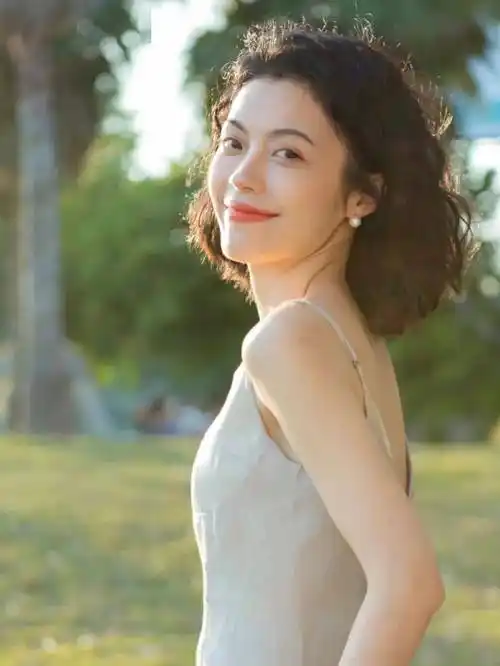 "港风"复古短发烫_岁月_发型_资讯