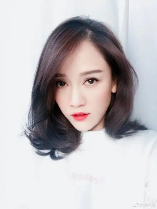 陈乔恩晒自拍一双大眼电力足 皮肤超好似少女