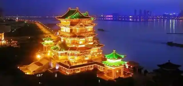 楼只有湖南岳阳楼保存了古代建筑遗存,其他三大名楼,武汉黄鹤楼,江西