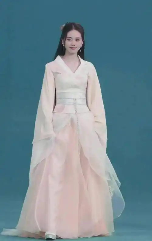 刘诗诗十年前古装照曝光 白衣配黑发仙气飘飘