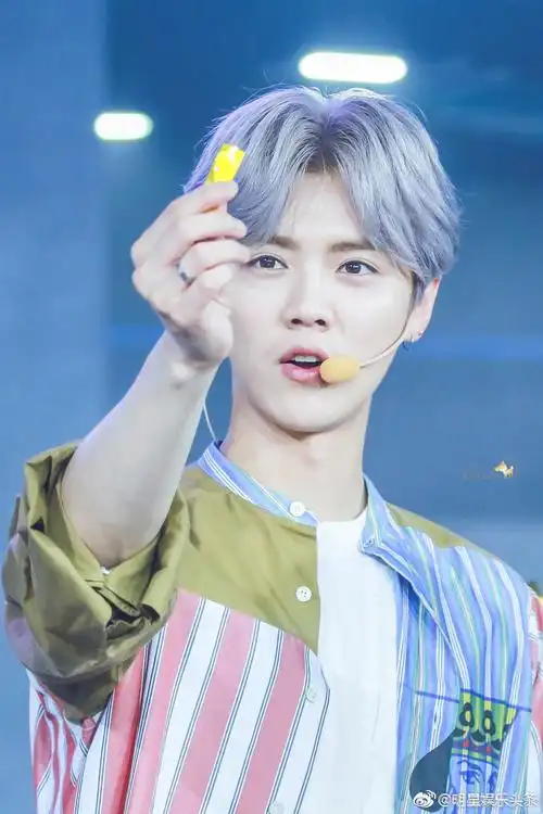 [鹿晗][分享]180112 五颜六色的中分杀 鹿哥颜值没有在怕的