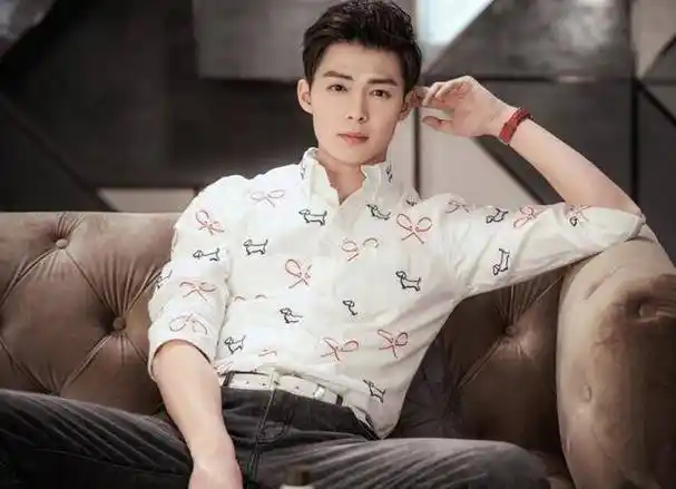 渣男张铭恩被曝新恋情,女方身材姣好,两人同回酒店_徐璐_胡冰卿